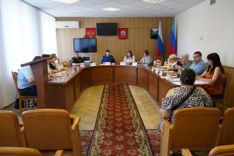 Проведено заседание Комиссии по делам несовершеннолетних и защите их прав Проведено заседание Комиссии по делам несовершеннолетних и защите их прав