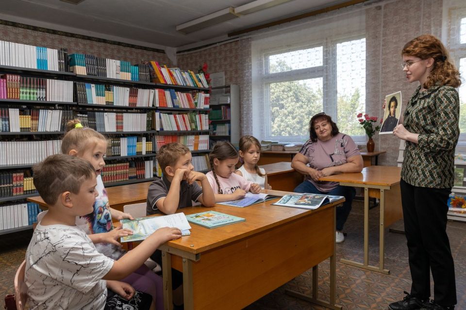 В Фабричненскую среднюю школу пришли будущие ученики первого класса В Фабричненскую среднюю школу пришли будущие ученики первого класса