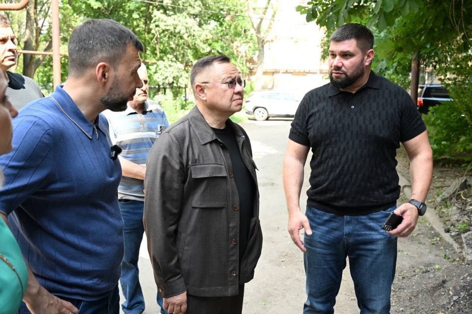 В рамках рабочей поездки в ДНР Глава Минстроя России Ирек Файзуллин совместно с Главой ДНР Денисом Пушилиным посетил прифронтовые районы Донецкой Народной Республики В рамках рабочей поездки в ДНР Глава Минстроя России Ирек Файзуллин совместно с Главой ДНР Денисом Пушилиным посетил прифронтовые районы Донецкой Народной Республики