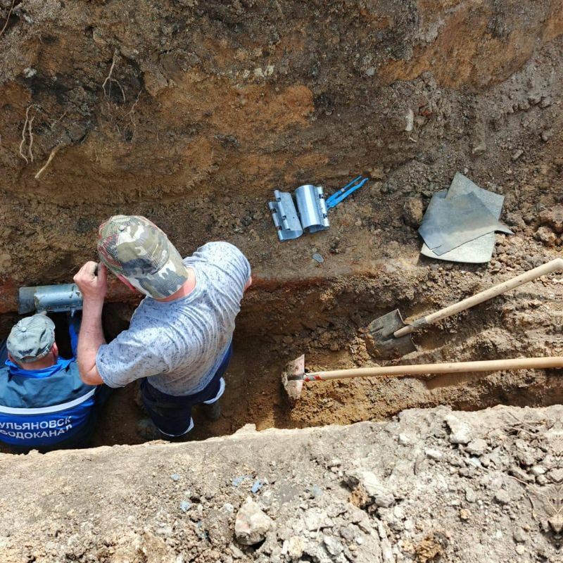 Коммунальщики из Ульяновской области устранили аварию на водопроводе в Роскошном Коммунальщики из Ульяновской области устранили аварию на водопроводе в Роскошном
