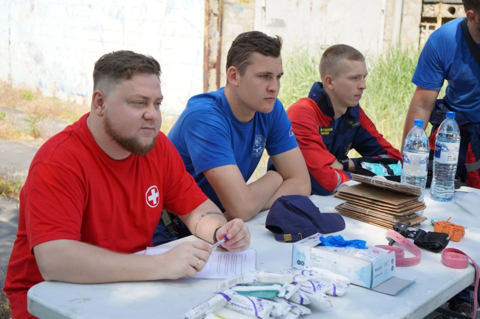 Студенты Института гражданской защиты окончили обучение первой помощи в Луганском центре медицины катастроф и сдали экзамен Студенты Института гражданской защиты окончили обучение первой помощи в Луганском центре медицины катастроф и сдали экзамен