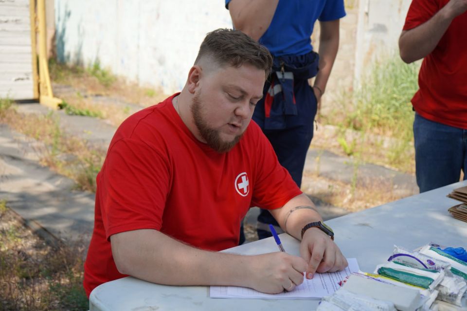 Еще немного фото с практического экзамена студентов Института ГЗ ЛГУ им. В. Даля, после завершения курса обучения в «ЛРЦЭМП и МК» ЛНР по программе учебной дисциплины «Основы первой помощи» Еще немного фото с практического экзамена студентов Института ГЗ ЛГУ им. В. Даля, после завершения курса обучения в «ЛРЦЭМП и МК» ЛНР по программе учебной дисциплины «Основы первой помощи»