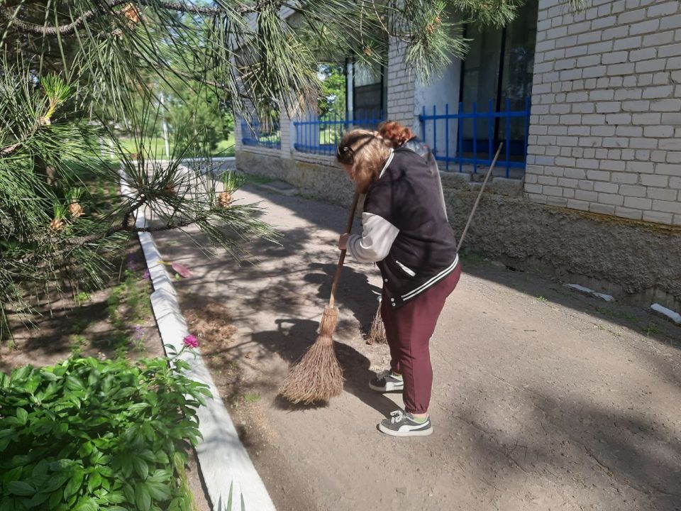 ДЕНЬ ЭКОЛОГА. Профессиональный праздник всех экологов и защитников природы связан с Всемирным днем окружающей среды ДЕНЬ ЭКОЛОГА. Профессиональный праздник всех экологов и защитников природы связан с Всемирным днем окружающей среды