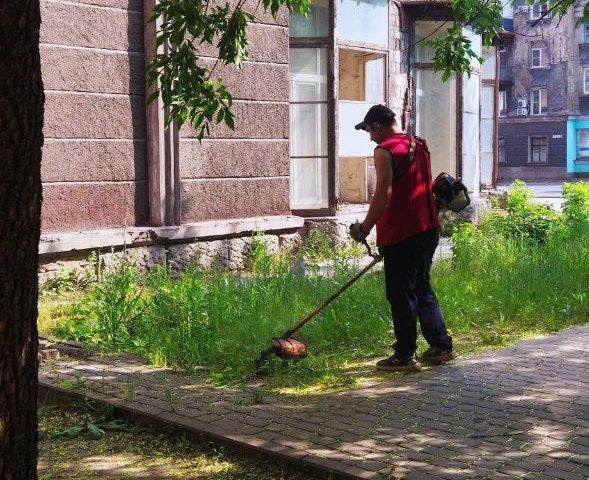 Коммунальные службы проводят работы на территории города Коммунальные службы проводят работы на территории города