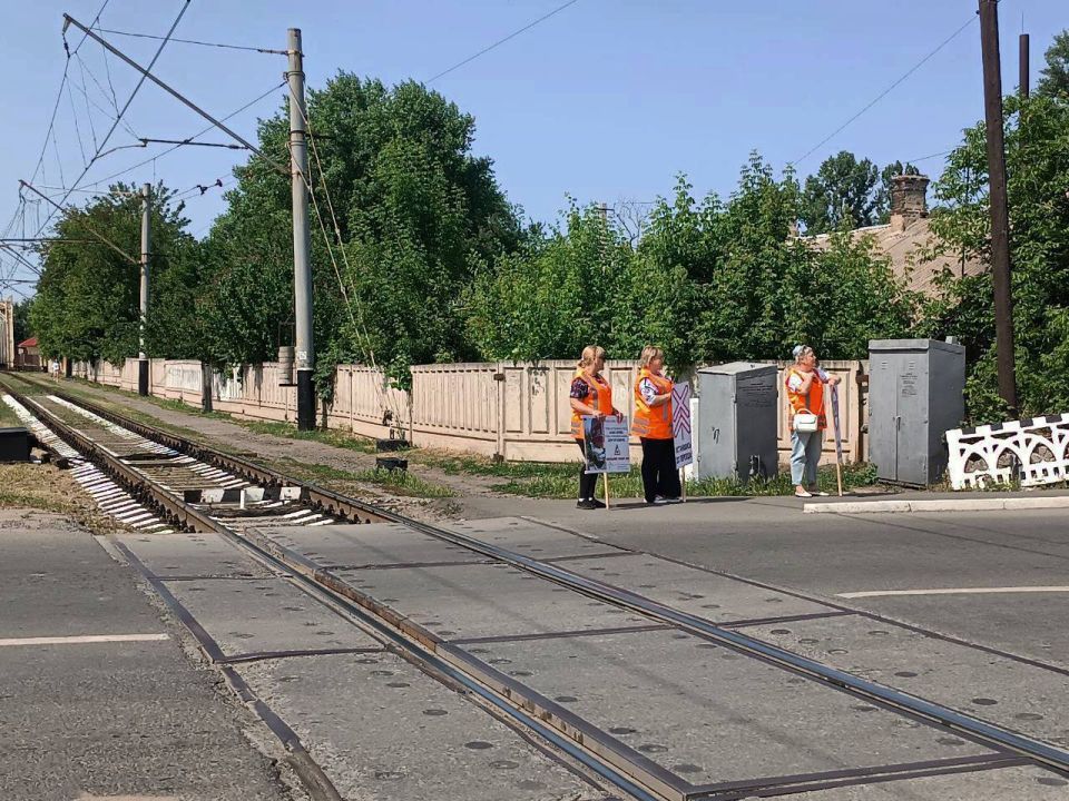В Луганске напомнили о правилах пересечения железнодорожных переездов в День привлечения внимания к железнодорожным переездам, который отмечается сегодня В Луганске напомнили о правилах пересечения железнодорожных переездов в День привлечения внимания к железнодорожным переездам, который отмечается сегодня
