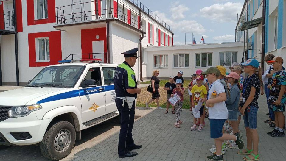 В рамках летней досуговой площадки «Формула успеха» сотрудники ОГИБДД ОМВД России «Северодонецкий» совместно со спасателями МЧС России посетили детский фестиваль безопасности в Северодонецке В рамках летней досуговой площадки «Формула успеха» сотрудники ОГИБДД ОМВД России «Северодонецкий» совместно со спасателями МЧС России посетили детский фестиваль безопасности в Северодонецке