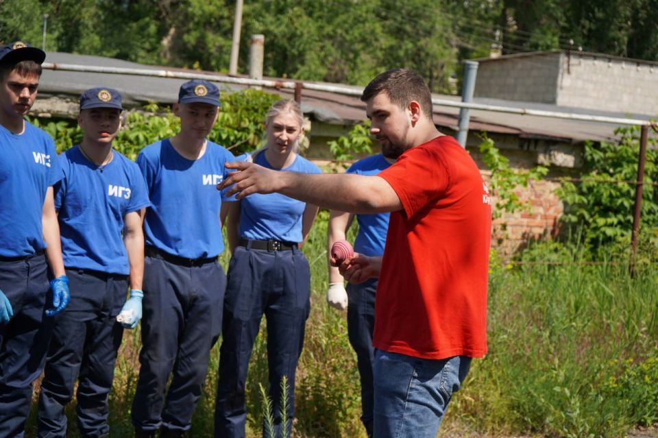 Еще немного фото с практического экзамена студентов Института ГЗ ЛГУ им. В. Даля, после завершения курса обучения в «ЛРЦЭМП и МК» ЛНР по программе учебной дисциплины «Основы первой помощи» Еще немного фото с практического экзамена студентов Института ГЗ ЛГУ им. В. Даля, после завершения курса обучения в «ЛРЦЭМП и МК» ЛНР по программе учебной дисциплины «Основы первой помощи»