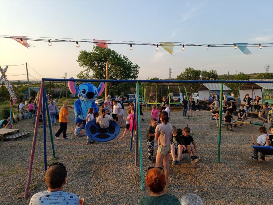 «Школа ЖКХ» провела праздник детства и добрососедства в Красном Луче «Школа ЖКХ» провела праздник детства и добрососедства в Красном Луче