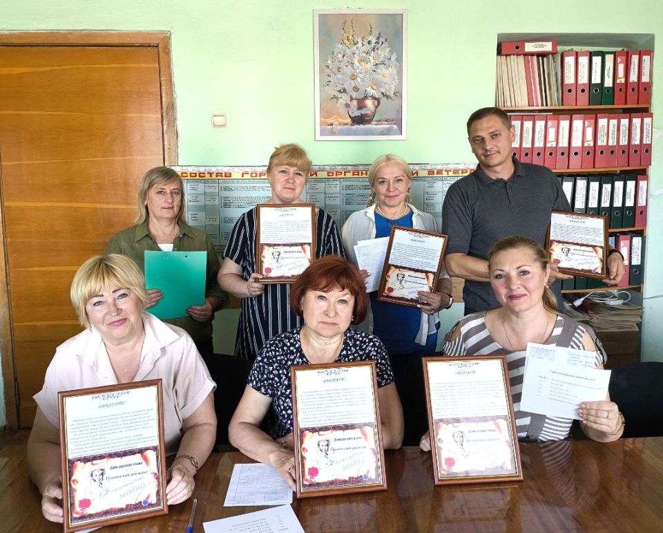 Евгений Шаталин: Принял участие в пушкинском диктанте «Грамотным быть модно» в Администрации города Рубежное Евгений Шаталин: Принял участие в пушкинском диктанте «Грамотным быть модно» в Администрации города Рубежное