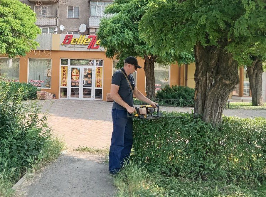 Коммунальные службы проводят работы на территории города Коммунальные службы проводят работы на территории города