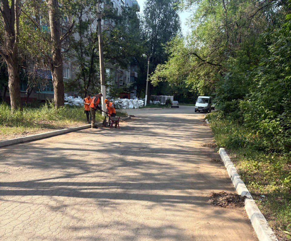 Коммунальщики и жилищники продолжают ежедневно трудиться, чтобы сделать город чистым и комфортным Коммунальщики и жилищники продолжают ежедневно трудиться, чтобы сделать город чистым и комфортным
