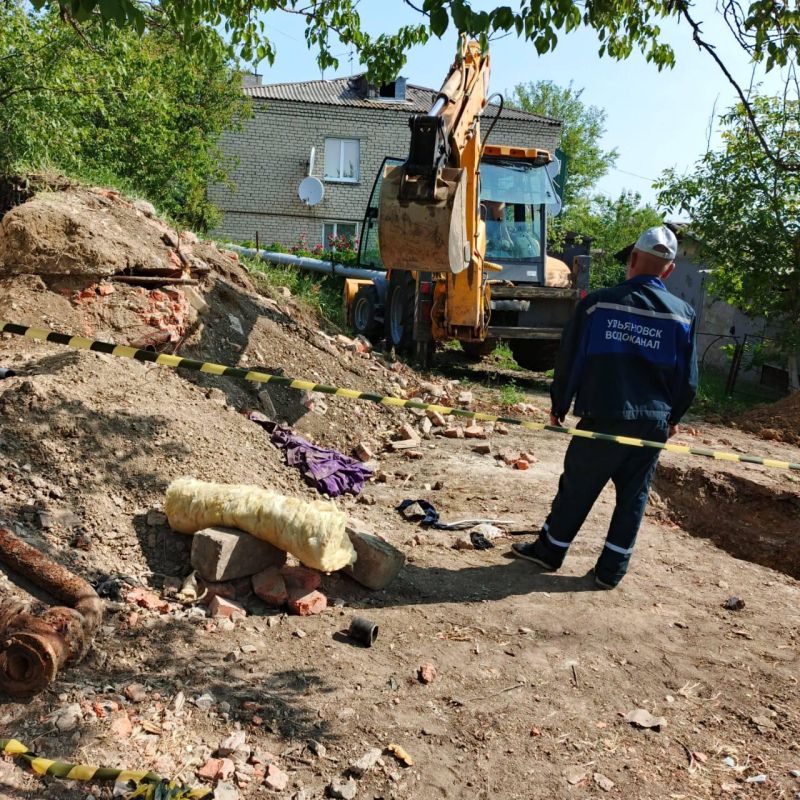 Коммунальщики из Ульяновской области устранили аварию на водопроводе в Роскошном Коммунальщики из Ульяновской области устранили аварию на водопроводе в Роскошном