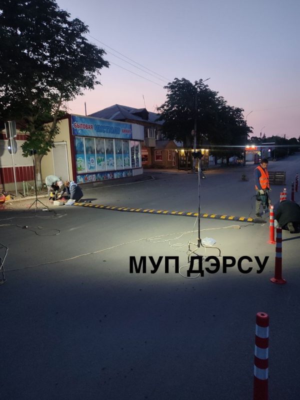 МУП "ДЭРСУ" продолжают работы по установке искусственных неровностей МУП "ДЭРСУ" продолжают работы по установке искусственных неровностей