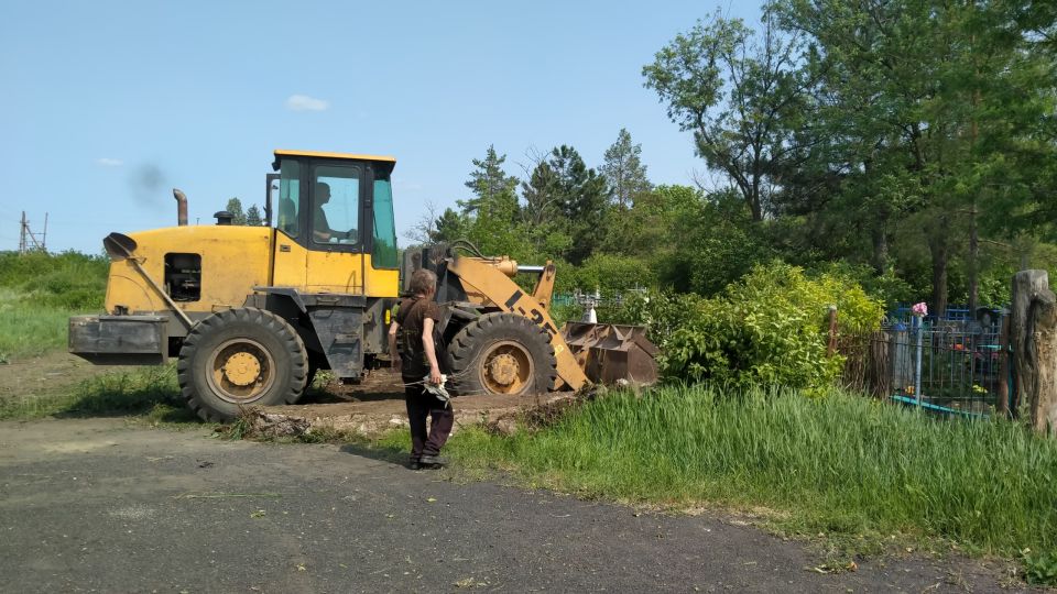 В рамках заключенногоконтракта с МУП «СКАТ» города Ровеньки, продолжаются работы по уборке и вывозу мусора на подведомственной территории пгт В рамках заключенногоконтракта с МУП «СКАТ» города Ровеньки, продолжаются работы по уборке и вывозу мусора на подведомственной территории пгт