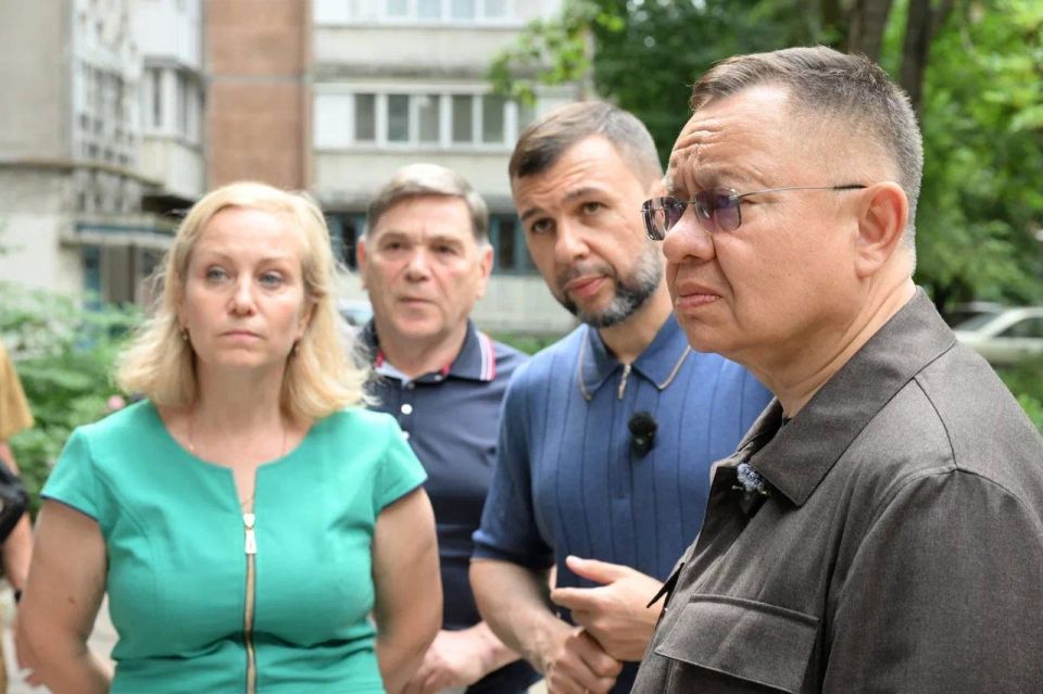 В рамках рабочей поездки в ДНР Глава Минстроя России Ирек Файзуллин совместно с Главой ДНР Денисом Пушилиным посетил прифронтовые районы Донецкой Народной Республики В рамках рабочей поездки в ДНР Глава Минстроя России Ирек Файзуллин совместно с Главой ДНР Денисом Пушилиным посетил прифронтовые районы Донецкой Народной Республики