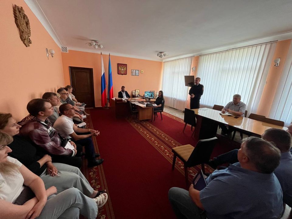 Олег Савченко: Совместно с врио начальника ОМВД России «Меловский», подполковником полиции Стукаловым Александром Юрьевичем и следователем СО ОМВД России «Меловский», лейтенантом юстиции Прядкой Валерией Евгеньевной, провели... Олег Савченко: Совместно с врио начальника ОМВД России «Меловский», подполковником полиции Стукаловым Александром Юрьевичем и следователем СО ОМВД России «Меловский», лейтенантом юстиции Прядкой Валерией Евгеньевной, провели...