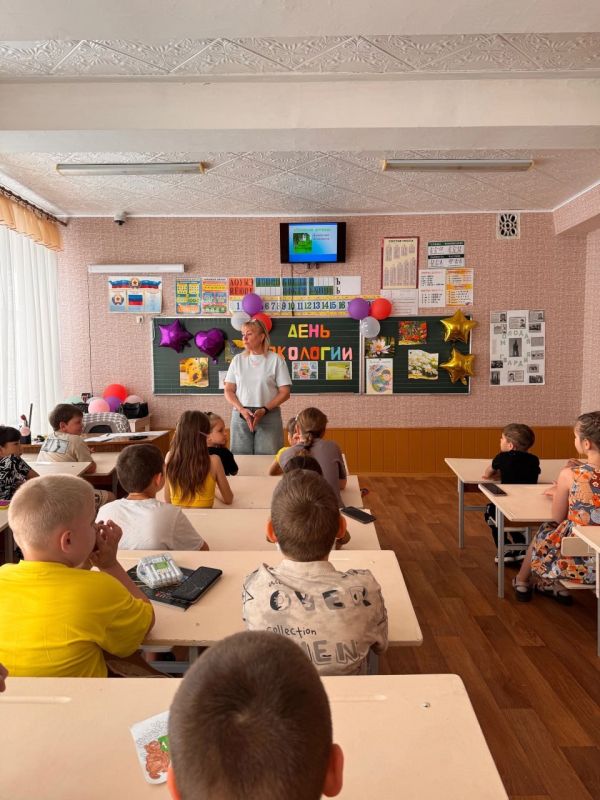 В Краснодонском муниципальном округе продолжают свою работу пришкольные детские площадки В Краснодонском муниципальном округе продолжают свою работу пришкольные детские площадки