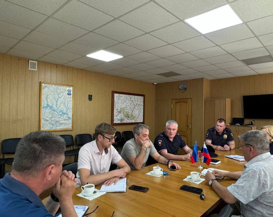 5 июня 2025 года сотрудники Госавтоинспекции МВД по Луганской Народной Республике приняли участие в совещании Администрации Станично-Луганского муниципального округа ЛНР