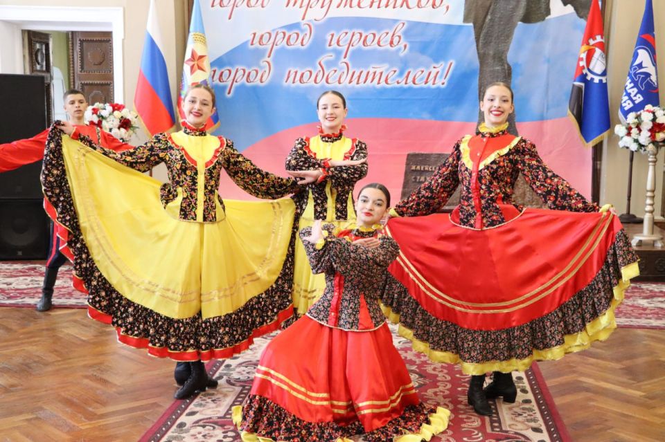 В Стаханове поздравили соцработников с профессиональным праздником В Стаханове поздравили соцработников с профессиональным праздником