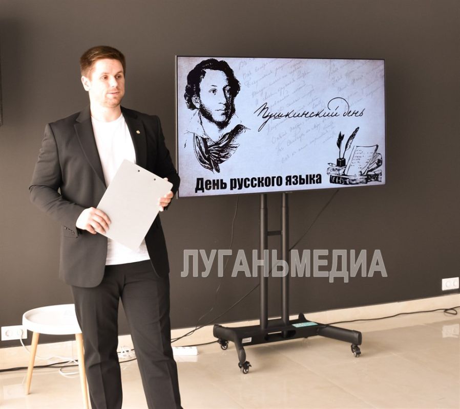 В луганском Молодежном центре прошел традиционный диктант в честь празднования Дня русского языка и дня рождения поэта, драматурга и прозаика Александра Пушкина В луганском Молодежном центре прошел традиционный диктант в честь празднования Дня русского языка и дня рождения поэта, драматурга и прозаика Александра Пушкина