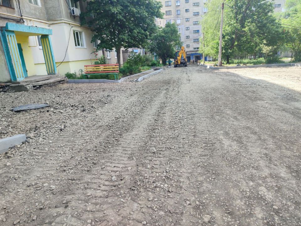 Сергей Козенко: В Краснодоне продолжаются плановые работы по ремонту внутриканальных дорог Сергей Козенко: В Краснодоне продолжаются плановые работы по ремонту внутриканальных дорог