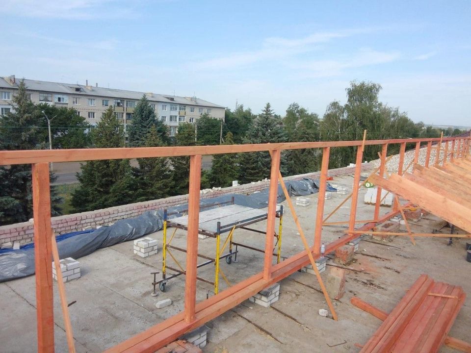 Воронежские специалисты продолжают ремонт Газопроводской школы Воронежские специалисты продолжают ремонт Газопроводской школы