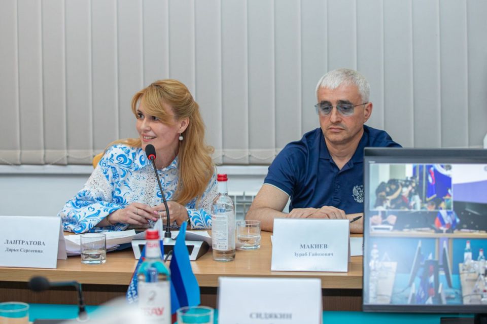 В Луганске обсудили важность сохранения чистоты русского языка В Луганске обсудили важность сохранения чистоты русского языка