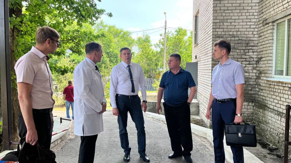 Альберт Зинченко: Вчера наш округ с рабочим визитом посетил Председатель Правительства Луганской Народной Республики Егор Викторович Ковальчук Альберт Зинченко: Вчера наш округ с рабочим визитом посетил Председатель Правительства Луганской Народной Республики Егор Викторович Ковальчук