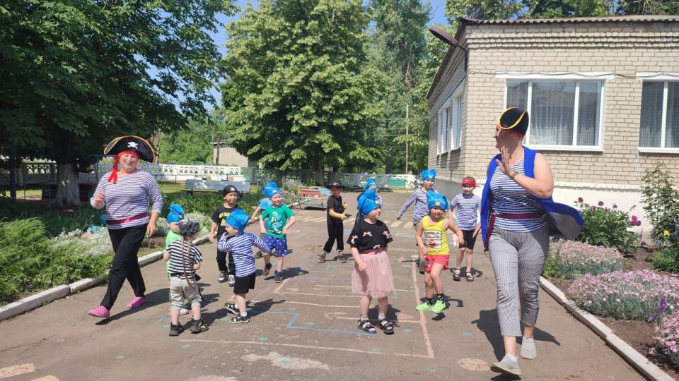 В Новодарьевском детском саду "Солнышко " прошли спортивное мероприятие в форме квест - игры В Новодарьевском детском саду "Солнышко " прошли спортивное мероприятие в форме квест - игры