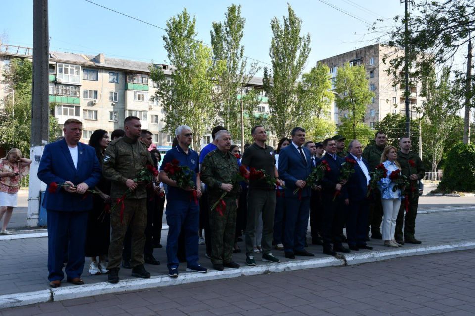Виктор Водолацкий: Сегодня вместе с Секретарем Генсовета партии «Единая Россия», первым зампредседателя Совета Федерации Якушевым В.В.,в День русского языка, встретились с преподавателями русского языка школ и студентами... Виктор Водолацкий: Сегодня вместе с Секретарем Генсовета партии «Единая Россия», первым зампредседателя Совета Федерации Якушевым В.В.,в День русского языка, встретились с преподавателями русского языка школ и студентами...