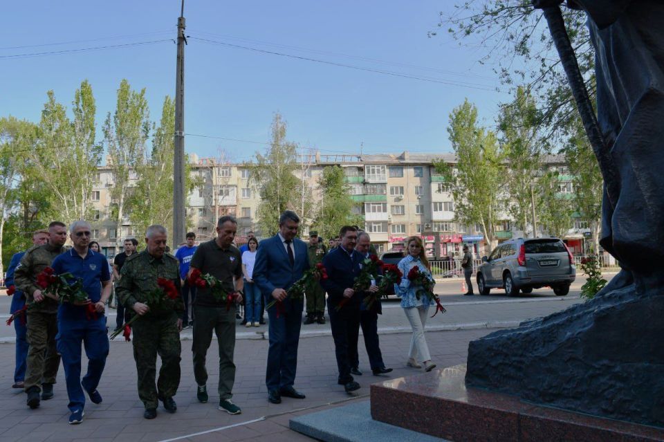 Виктор Водолацкий: Сегодня вместе с Секретарем Генсовета партии «Единая Россия», первым зампредседателя Совета Федерации Якушевым В.В.,в День русского языка, встретились с преподавателями русского языка школ и студентами... Виктор Водолацкий: Сегодня вместе с Секретарем Генсовета партии «Единая Россия», первым зампредседателя Совета Федерации Якушевым В.В.,в День русского языка, встретились с преподавателями русского языка школ и студентами...
