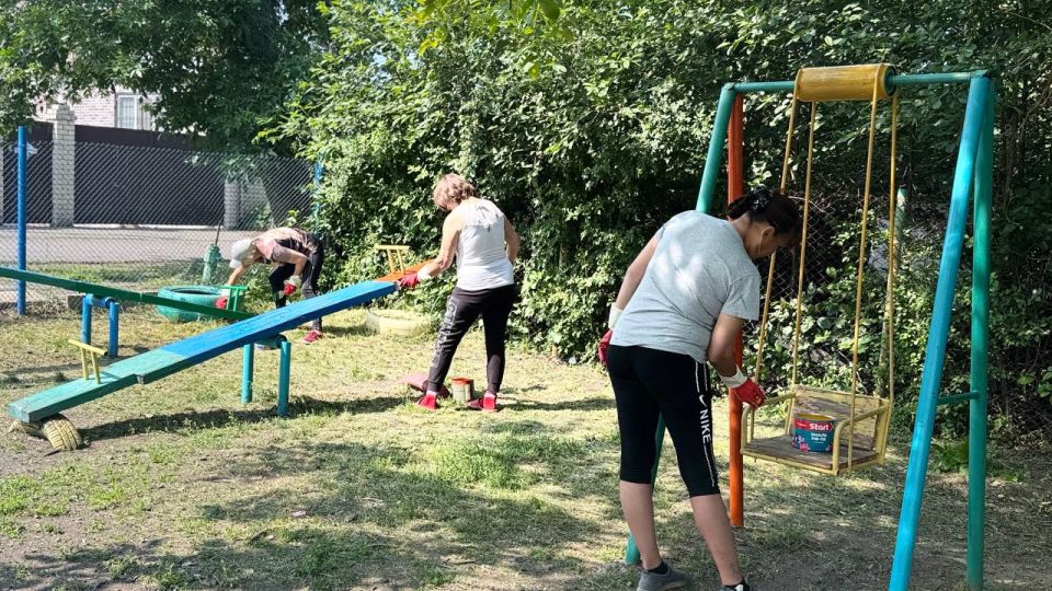 Сегодня сотрудники отдела жизнеобеспечения пгт Сегодня сотрудники отдела жизнеобеспечения пгт