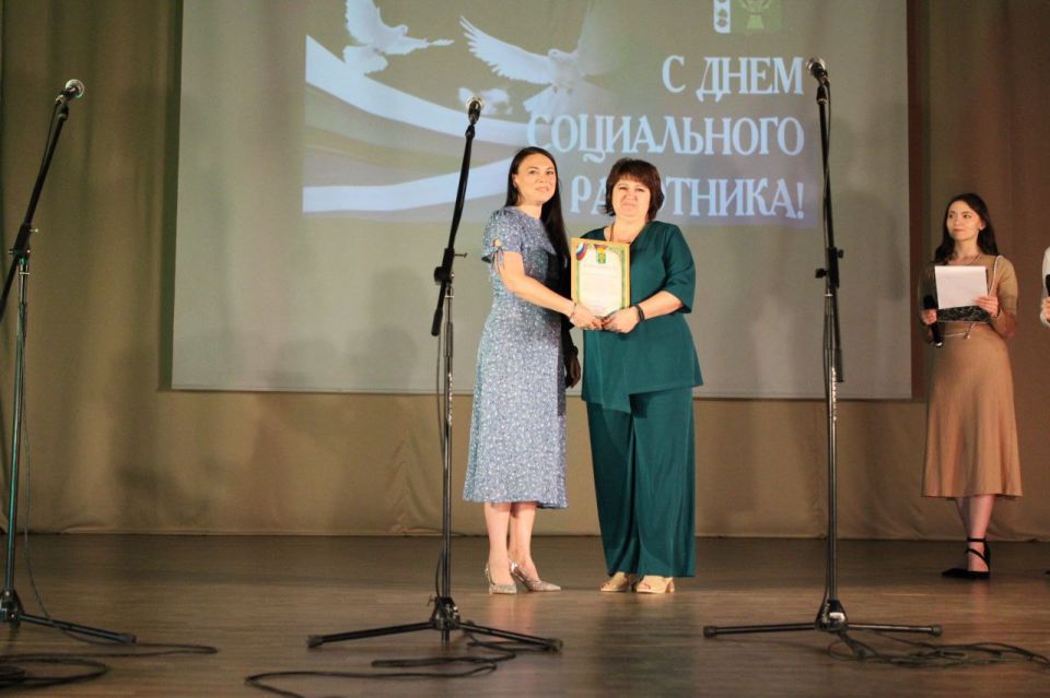 "Профессия добрых людей": В Троицком округе отметили День социального работника "Профессия добрых людей": В Троицком округе отметили День социального работника