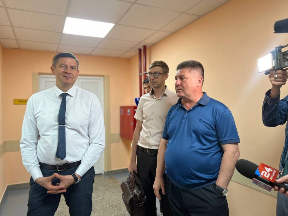 Альберт Зинченко: Вчера наш округ с рабочим визитом посетил Председатель Правительства Луганской Народной Республики Егор Викторович Ковальчук Альберт Зинченко: Вчера наш округ с рабочим визитом посетил Председатель Правительства Луганской Народной Республики Егор Викторович Ковальчук
