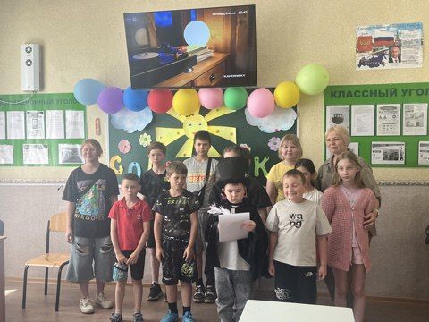 На Краснодонщине продолжают свою работу пришкольные детские площадки На Краснодонщине продолжают свою работу пришкольные детские площадки
