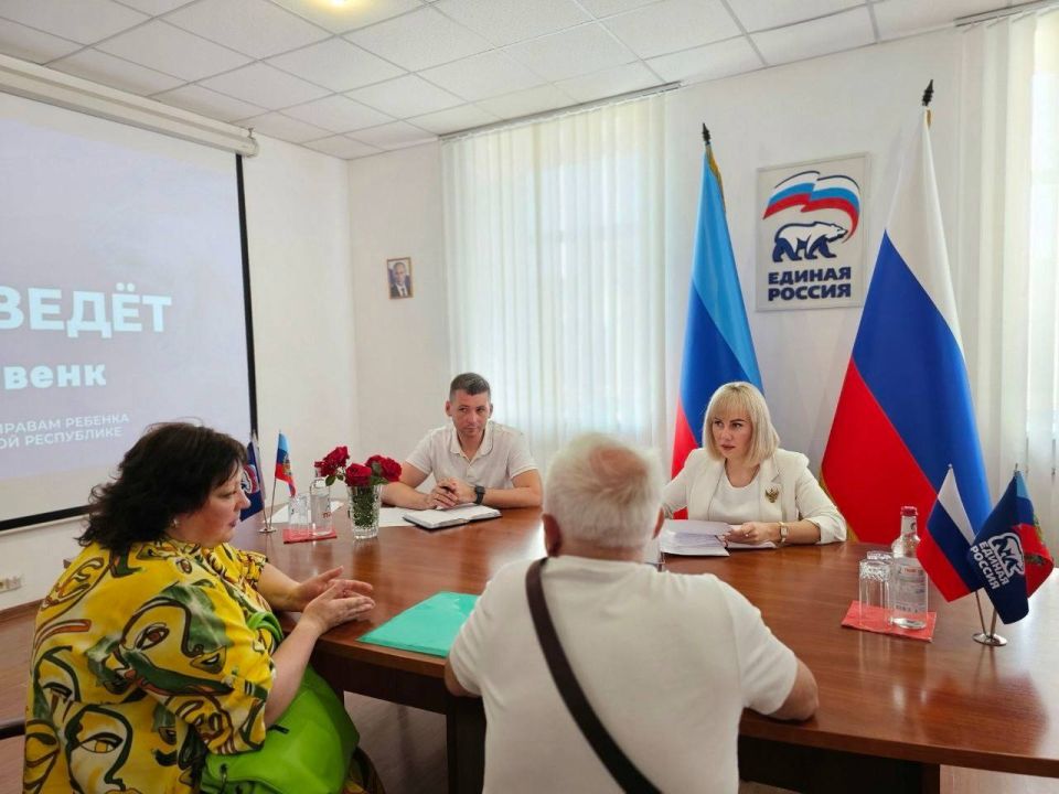 Инна Швенк: Провела прием граждан в Региональной общественной приёмной Председателя партии «ЕДИНАЯ РОССИЯ» Д.А. Медведева в ЛНР Инна Швенк: Провела прием граждан в Региональной общественной приёмной Председателя партии «ЕДИНАЯ РОССИЯ» Д.А. Медведева в ЛНР