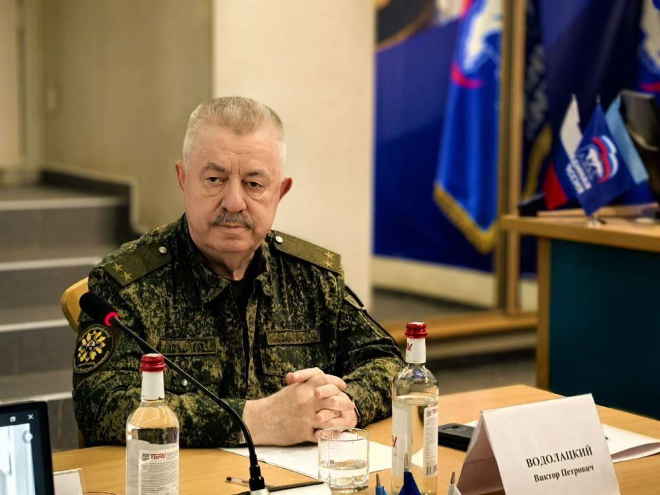 Виктор Водолацкий: Сегодня вместе с Секретарем Генсовета партии «Единая Россия», первым зампредседателя Совета Федерации Якушевым В.В.,в День русского языка, встретились с преподавателями русского языка школ и студентами... Виктор Водолацкий: Сегодня вместе с Секретарем Генсовета партии «Единая Россия», первым зампредседателя Совета Федерации Якушевым В.В.,в День русского языка, встретились с преподавателями русского языка школ и студентами...