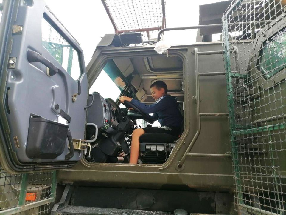 В год Защитника Отечества встречу с военнослужащими для детей организовали начальник ОЖ с Литвиновка, секретарь первичного отделения №6 Михаил Иванович Козлов, а также муниципальный депутат партии «Единая Россия»... В год Защитника Отечества встречу с военнослужащими для детей организовали начальник ОЖ с Литвиновка, секретарь первичного отделения №6 Михаил Иванович Козлов, а также муниципальный депутат партии «Единая Россия»...