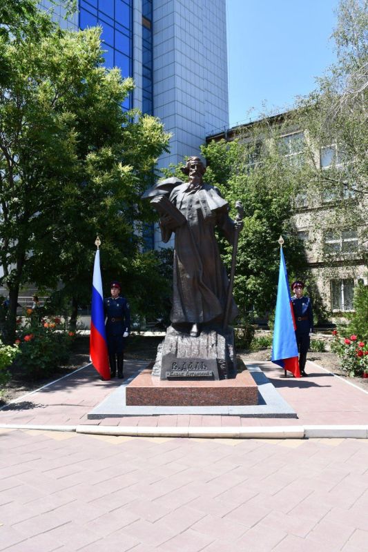 Виктор Водолацкий: Сегодня вместе с Секретарем Генсовета партии «Единая Россия», первым зампредседателя Совета Федерации Якушевым В.В.,в День русского языка, встретились с преподавателями русского языка школ и студентами... Виктор Водолацкий: Сегодня вместе с Секретарем Генсовета партии «Единая Россия», первым зампредседателя Совета Федерации Якушевым В.В.,в День русского языка, встретились с преподавателями русского языка школ и студентами...