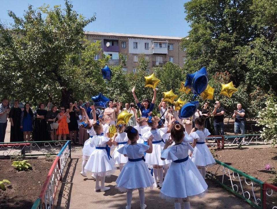Выпускные утренники в дошкольных учреждениях Краснолучского округа дарят радость и теплые эмоции Выпускные утренники в дошкольных учреждениях Краснолучского округа дарят радость и теплые эмоции