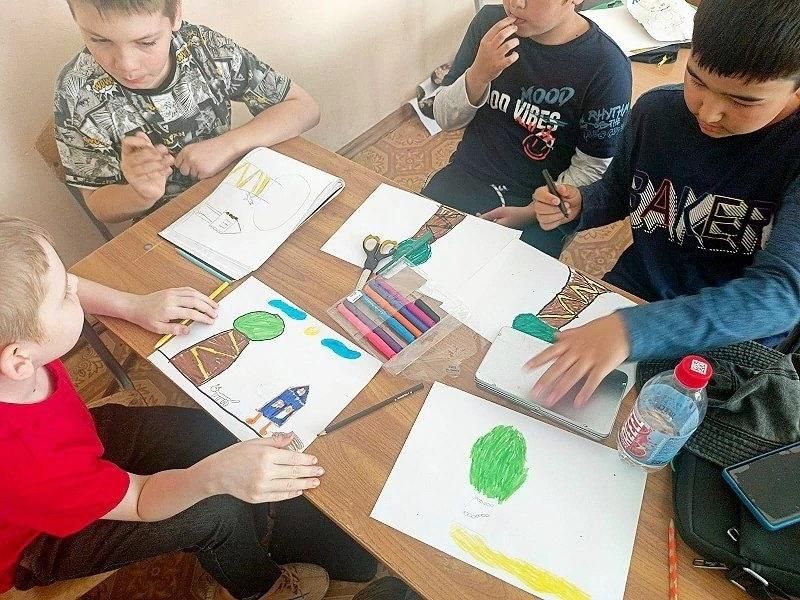 Костромские и меловские школьники отмечают День русского языка Костромские и меловские школьники отмечают День русского языка