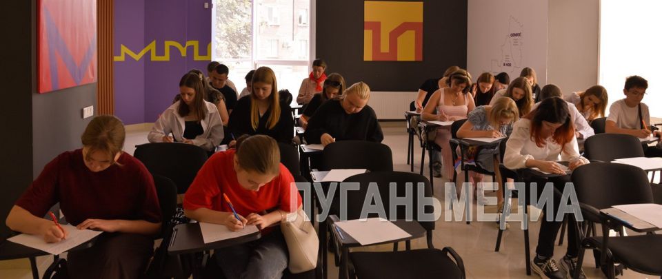 В луганском Молодежном центре прошел традиционный диктант в честь празднования Дня русского языка и дня рождения поэта, драматурга и прозаика Александра Пушкина В луганском Молодежном центре прошел традиционный диктант в честь празднования Дня русского языка и дня рождения поэта, драматурга и прозаика Александра Пушкина