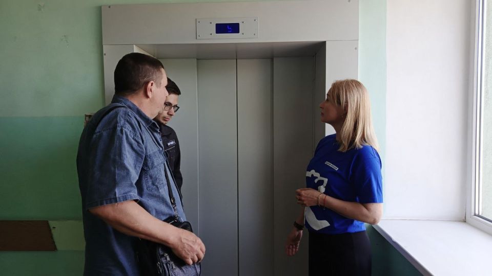 Единороссы поверили ход установки лифтов по народной программе в больнице Свердловска Единороссы поверили ход установки лифтов по народной программе в больнице Свердловска