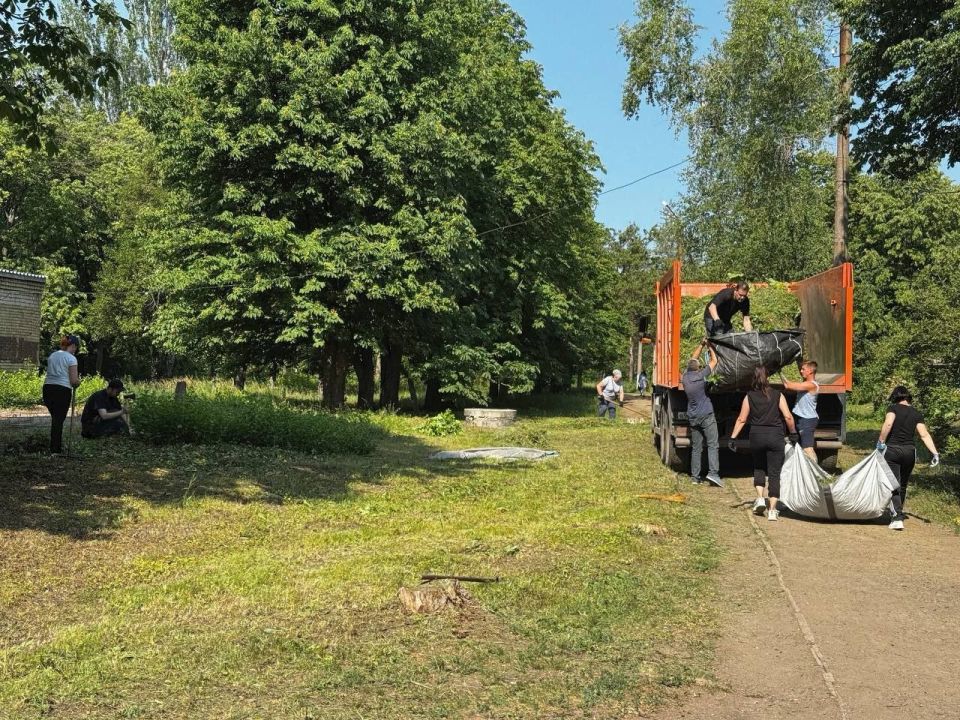 Сергей Колягин: Перед предстоящими продолжительными выходными трудовые коллективы города Первомайска, среди которых представители администрации городского округа, культурных и спортивных учреждений, а также муниципальных... Сергей Колягин: Перед предстоящими продолжительными выходными трудовые коллективы города Первомайска, среди которых представители администрации городского округа, культурных и спортивных учреждений, а также муниципальных...