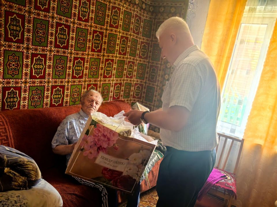 Сергей Козенко: Сегодня мы от всего сердца поздравляем нашего дорогого земляка, уважаемого ветерана Великой Отечественной войны, почетного гражданина Краснодонского муниципального округа Савоськова Кузьму Ивановича с... Сергей Козенко: Сегодня мы от всего сердца поздравляем нашего дорогого земляка, уважаемого ветерана Великой Отечественной войны, почетного гражданина Краснодонского муниципального округа Савоськова Кузьму Ивановича с...