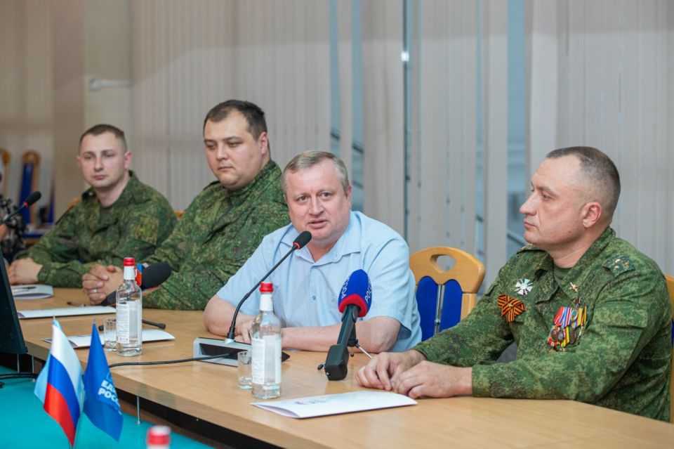 В Луганске обсудили важность сохранения чистоты русского языка В Луганске обсудили важность сохранения чистоты русского языка