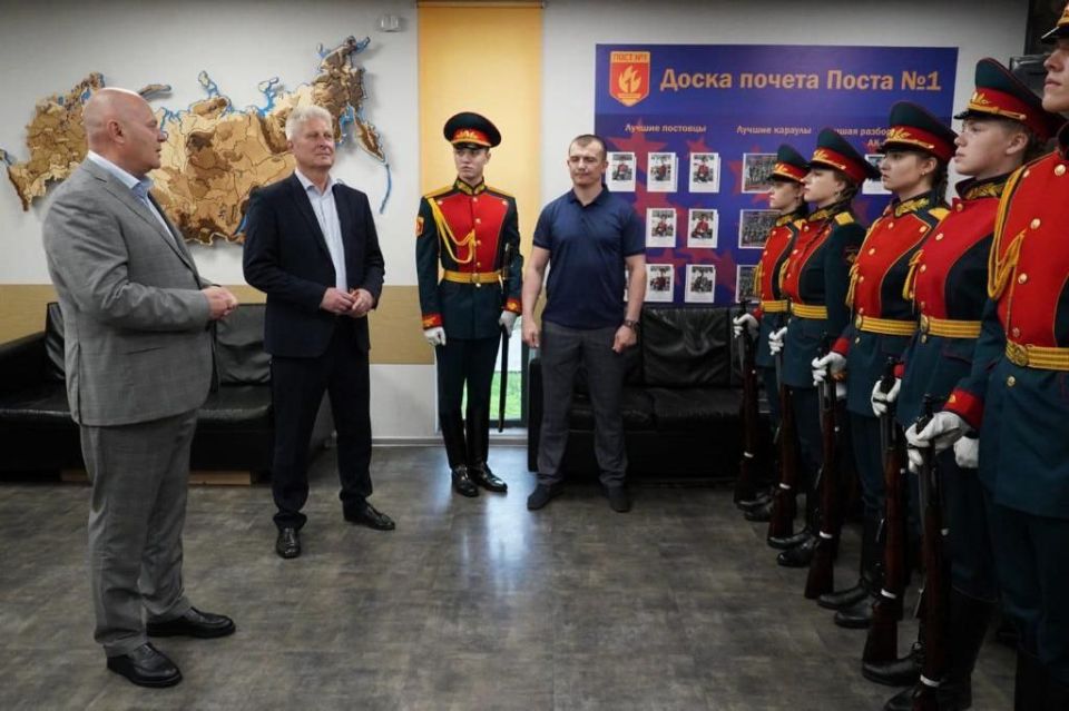 Сергей Козенко: Уважаемый Владислав Анатольевич! Дорогие жители славного города Красноярска! Сергей Козенко: Уважаемый Владислав Анатольевич! Дорогие жители славного города Красноярска!
