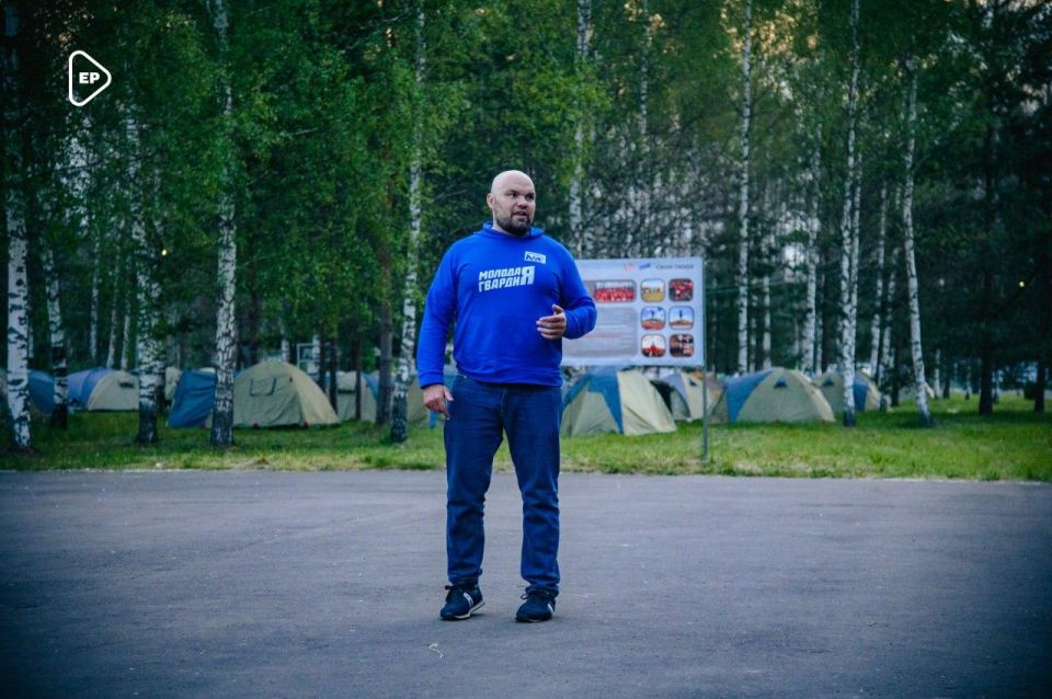 Молодая Гвардия Единой России и «Волонтерская Рота» открыли первую смену волонтерского лагеря «СВОи люди» Молодая Гвардия Единой России и «Волонтерская Рота» открыли первую смену волонтерского лагеря «СВОи люди»