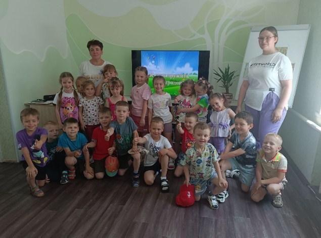 В библиотеке для детей г. Лутугино прошел кейс- урок «Я хочу дружить с природой» В библиотеке для детей г. Лутугино прошел кейс- урок «Я хочу дружить с природой»