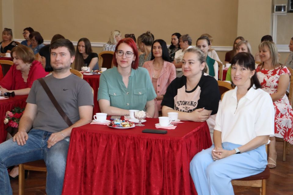 В Стаханове поздравили соцработников с профессиональным праздником В Стаханове поздравили соцработников с профессиональным праздником